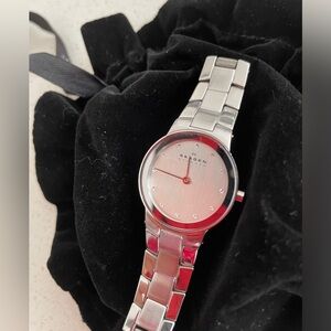 Skagen women metal band watch with new battery